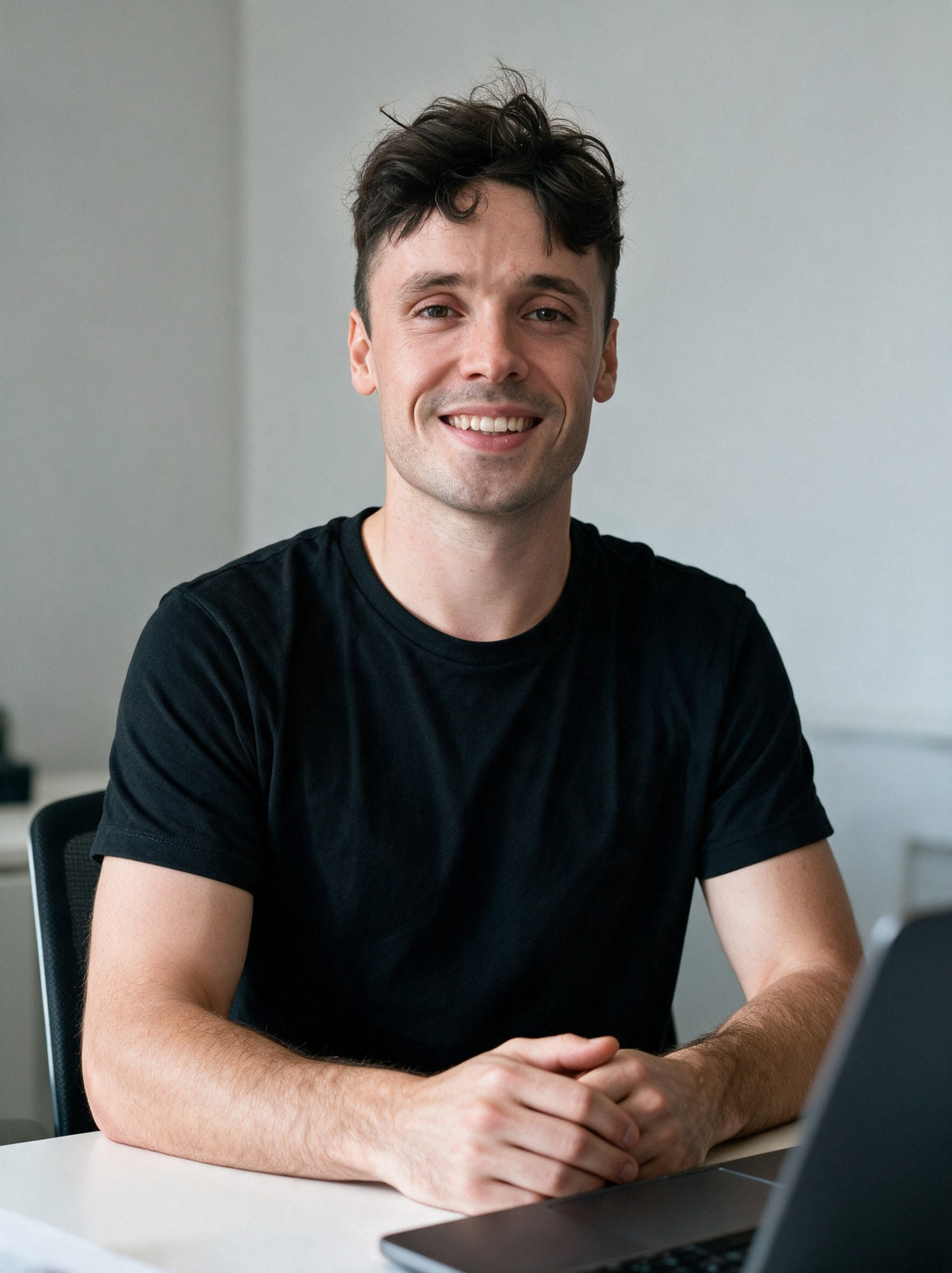 Aurélien, founder of Scalypin, seated at his desk ready for a strategy call